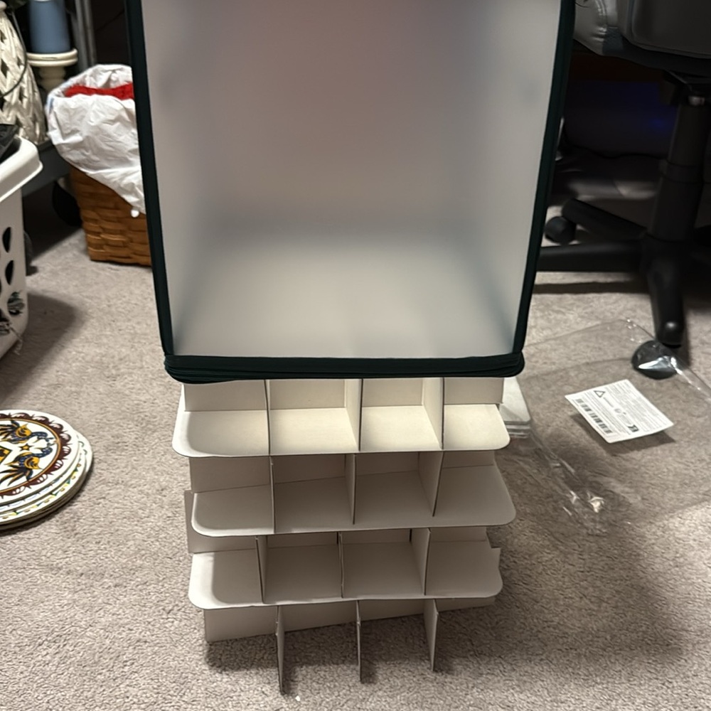 NIB Holiday Ornament Zippered Storage Case - Adjustable Slots-Holds 64 Ornaments - Picture 5 of 9